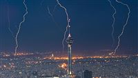 Striking lightning strikes Tehran