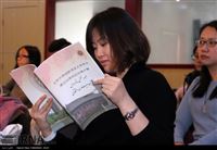 Chinese students embrace Persian